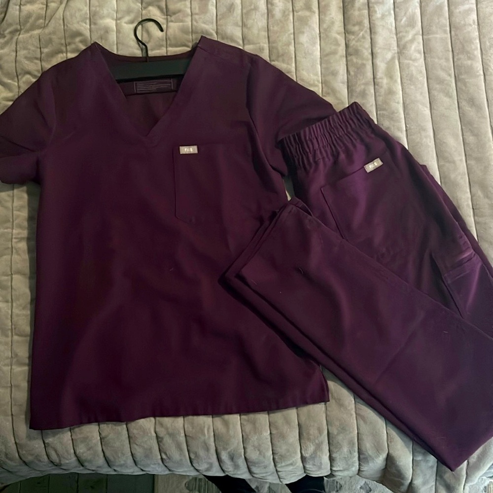 Figs Deep Purple scrub set